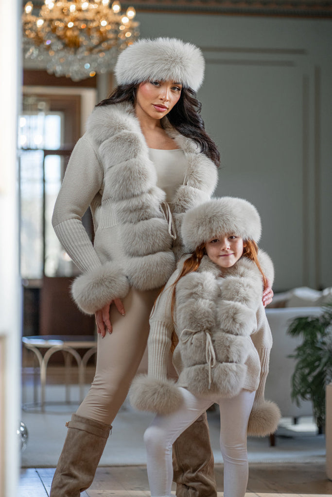 Height: 5ft 7”  /  Dress Size: 10