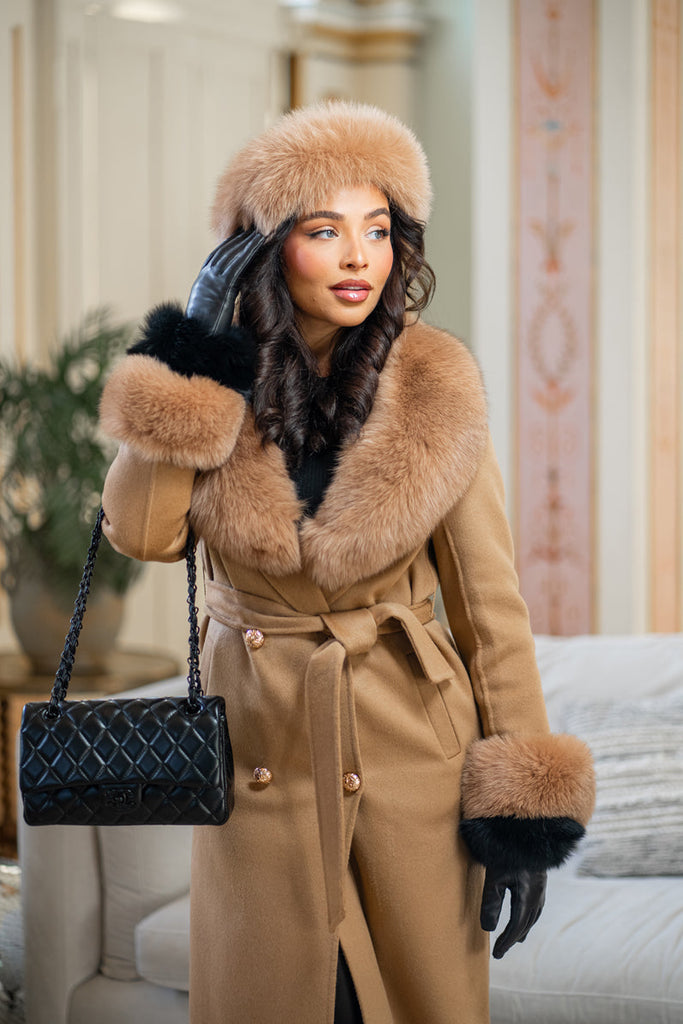 Height: 5ft 7”  /  Dress Size: 10