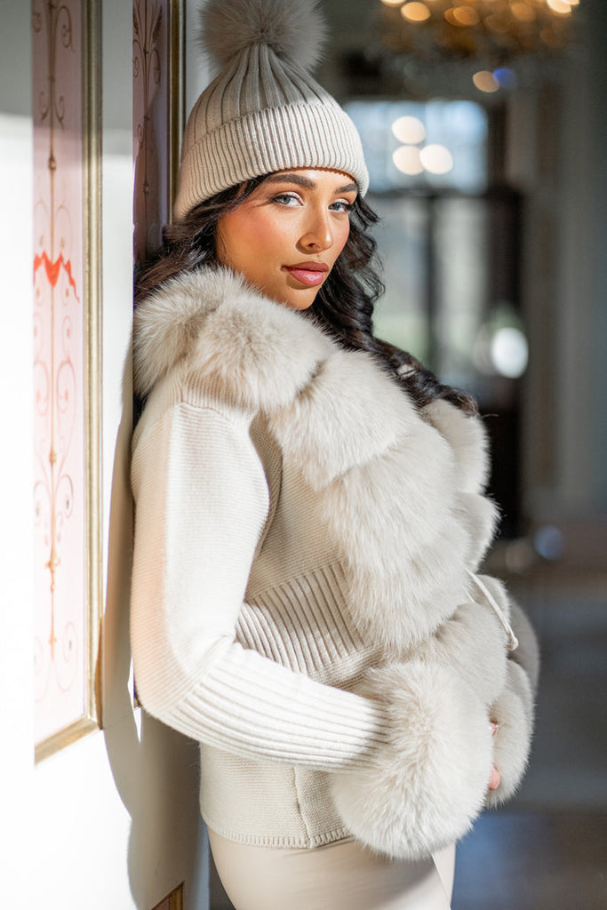 Height: 5ft 7”  /  Dress Size: 10