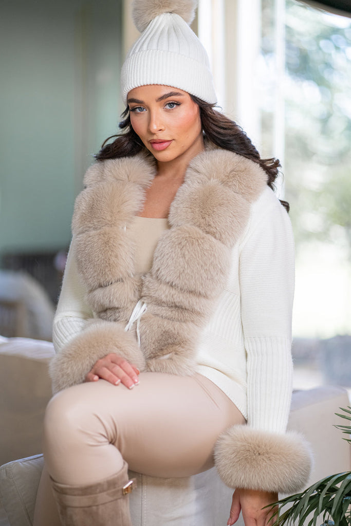 Height: 5ft 7”  /  Dress Size: 10