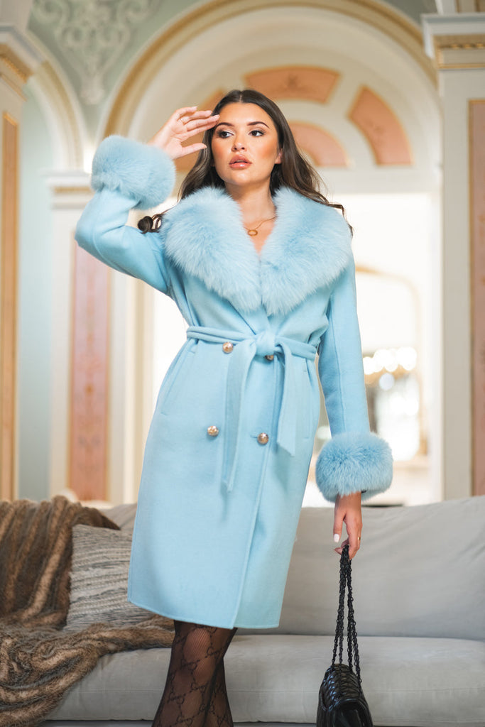 Height: 5ft 7”  /  Dress Size: 10