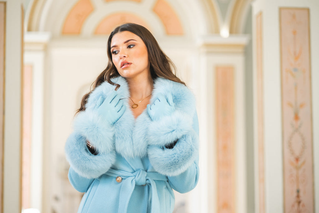 Height: 5ft 7”  /  Dress Size: 10