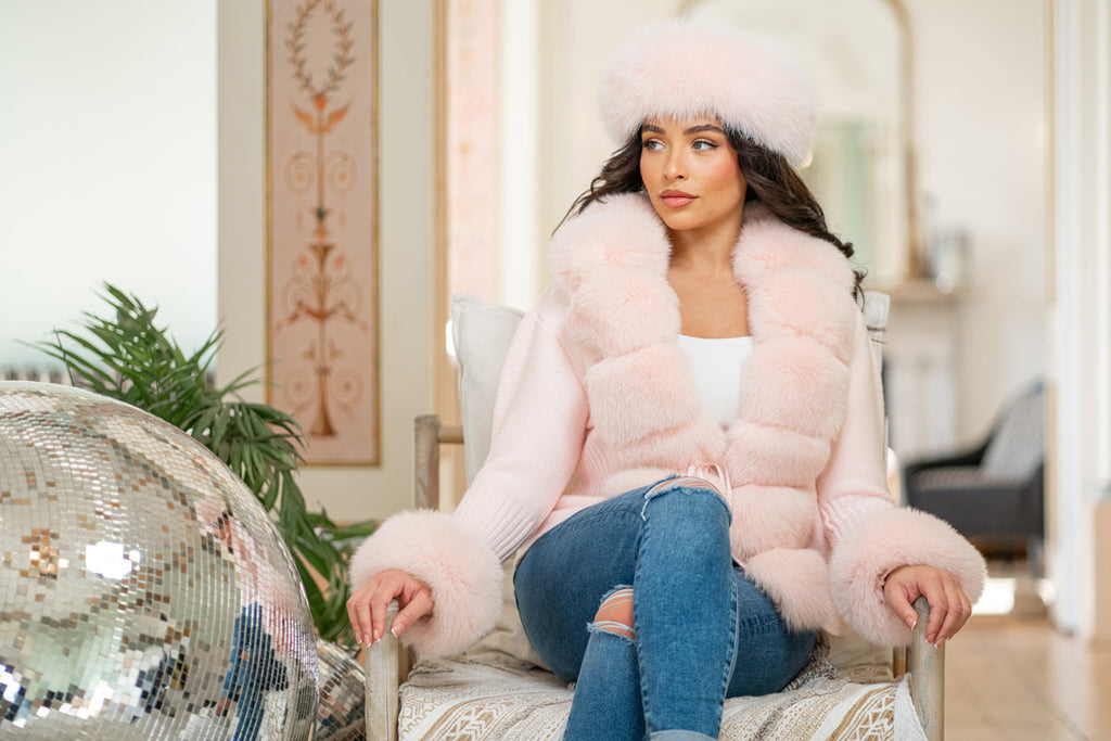 Height: 5ft 7”  /  Dress Size: 10