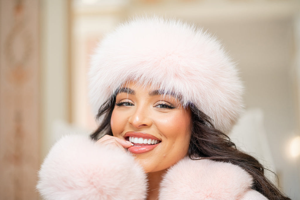 Height: 5ft 7”  /  Dress Size: 10